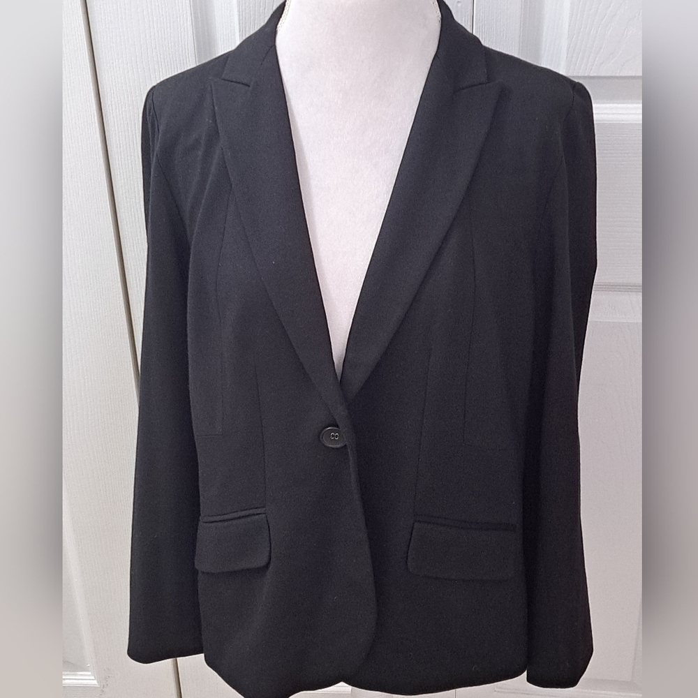 Chicos Jacket Blazer With A Notched Collar & Minimum Stretch   Size 2
